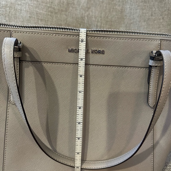 Gray Michael Kors tote - Picture 6 of 7